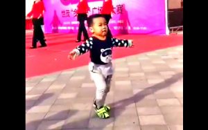 talent jeune bambin chinois danse