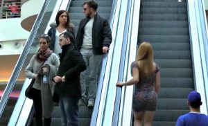 video drole escalier centre commerciale