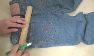 bricolage vieille paire de jeans pochette