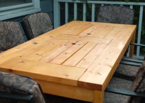 fabriquer table de jardin finition