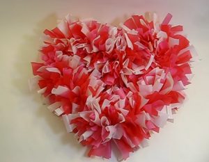 bricolage facile st valentin couronne rouge blanche