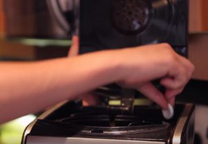 astuce nettoyer cafetiere maison