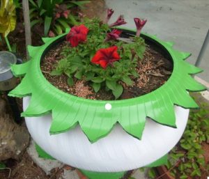 idee jardiniere jardin vieux pneu