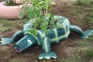 idee jardiniere jardin vieux pneus
