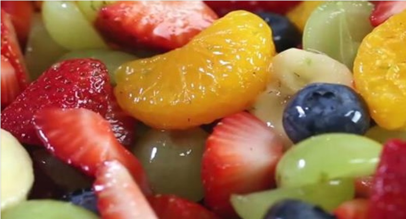 Cette Salade De Fruits Est Tout Simplement Divine… Une Recette Facile ...