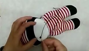 fabriquer poupee chaussette bricolage facile etape par etapes