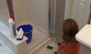 nettoyer porte de douche verre